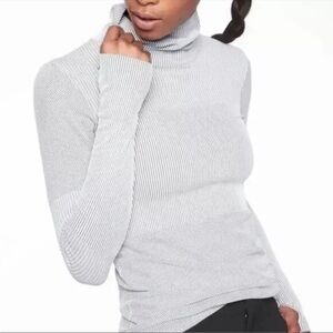 Athleta Gray Long Sleeve Turtleneck Top